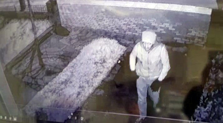 Sadaka Kutusunu Çalan Hırsız Kameraya Yakalandı