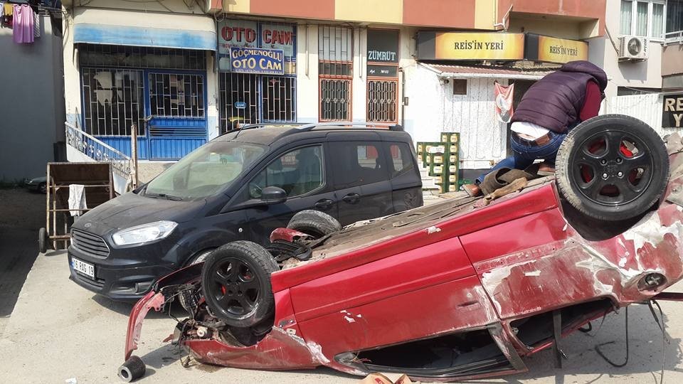 Takla Atan Otomobil, İki Araca Ve Bekçi Kulübesine Çarptı