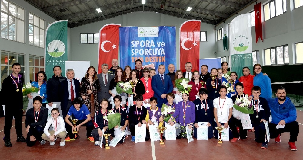 Teniste Kupa Ve Madalyalar Sahiplerini Buldu