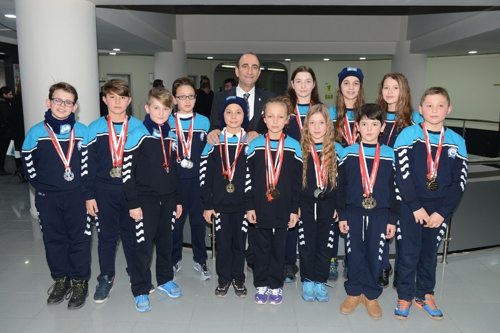 Yıldırımlı Yüzücüler, Finale Kulaç Attı