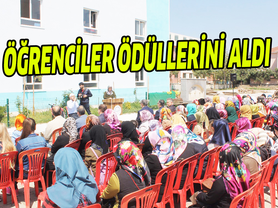 ÖĞRENCİLER ÖDÜLLERİNİ ALDI