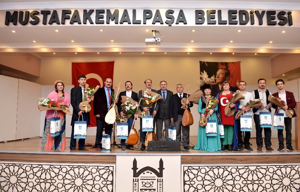 Aşıklar Mustafakemalpaşada Atıştı