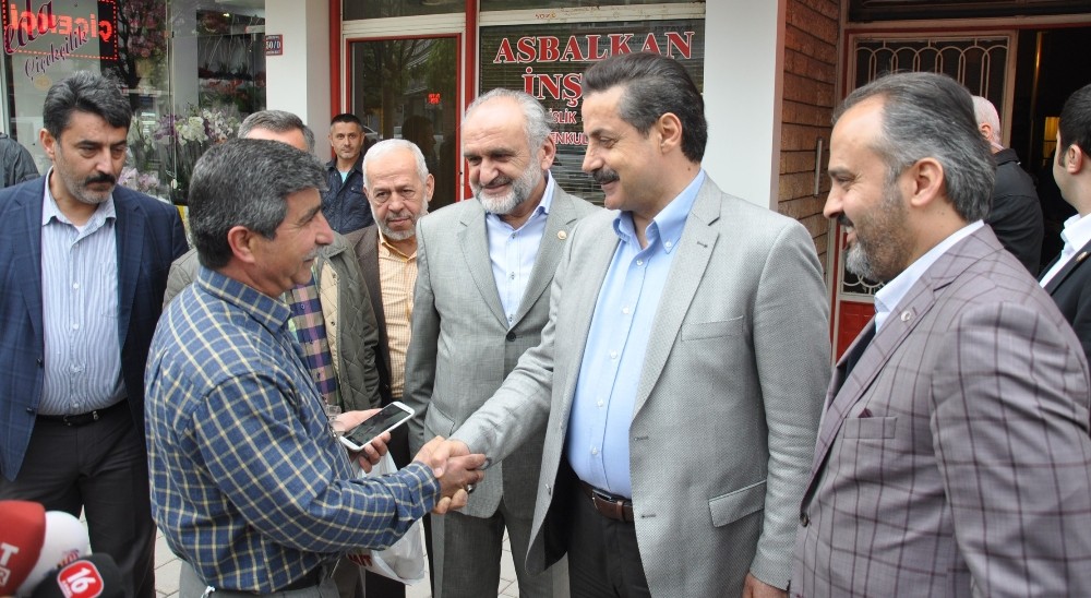 Bakan Çelikden Arkadaşına Taziye Ziyareti