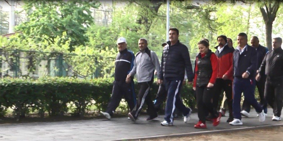 Başkan Dündardan Eğitmenler Eşliğinde Sabah Sporu