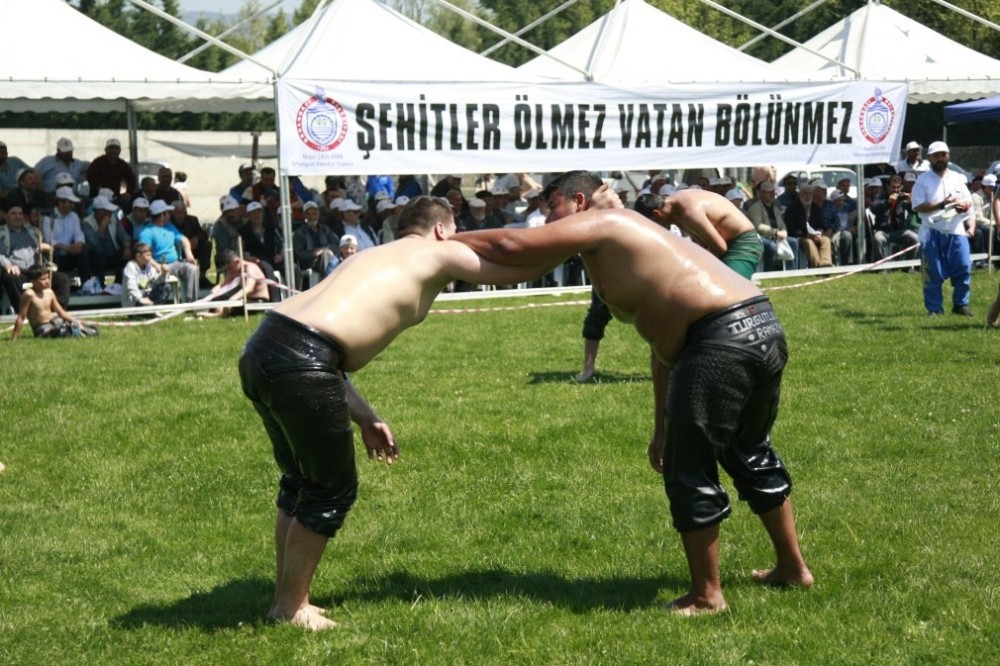 Bursada Düzenlenen Yağlı Güreşler Nefes Kesti