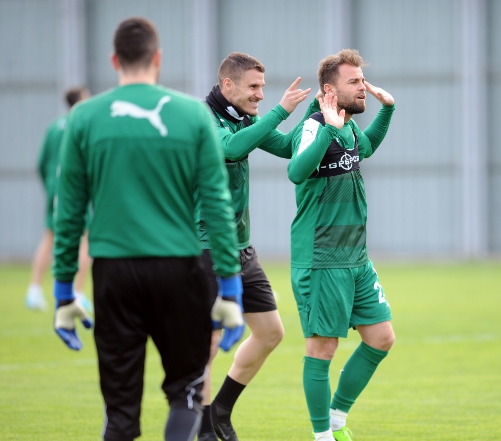 Bursasporda Batalla Takımdan Ayrı Çalıştı