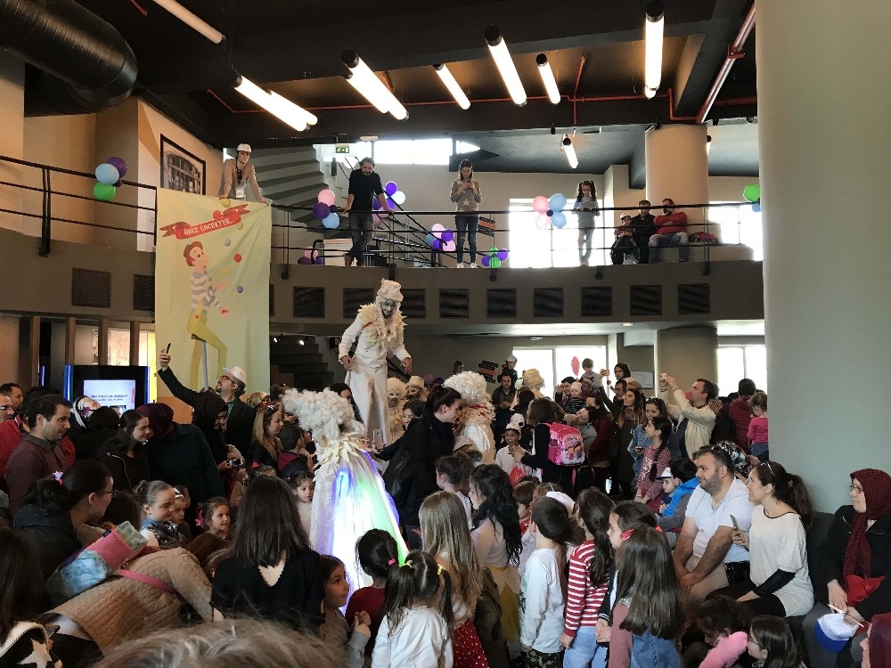 Çocuk Bayramını “Tiyatro Karnavalı”İle Kutladılar