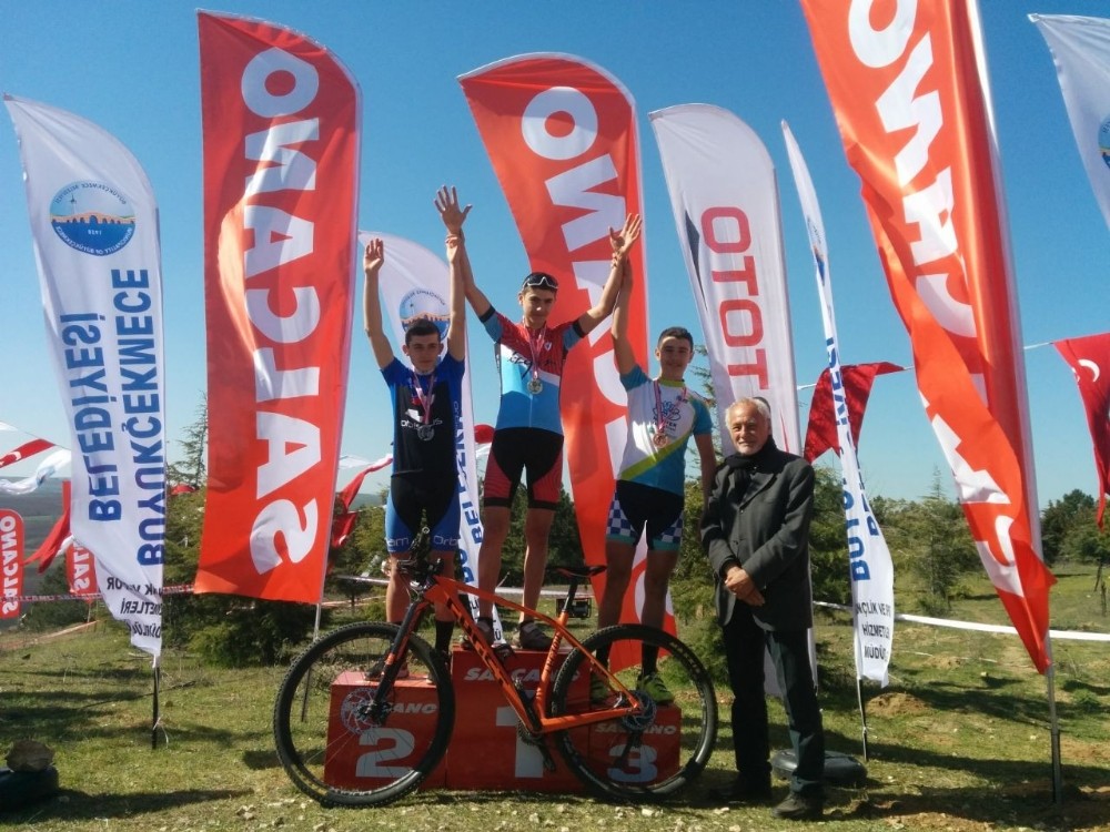 Dağ Bisikleti Yarışları Nefes Kesti