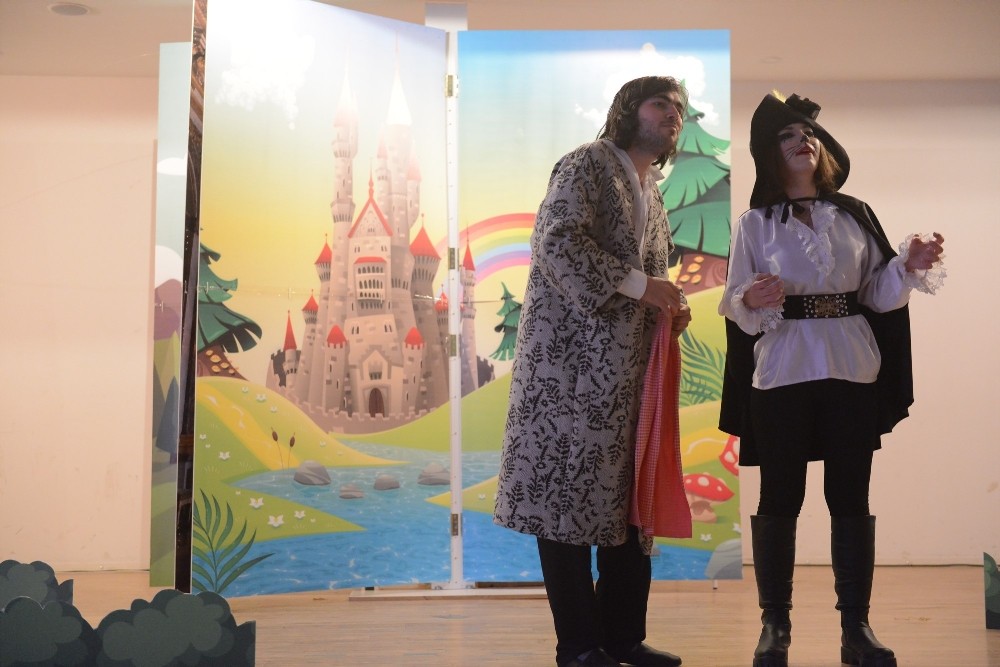 Eruhlu Çocuklar ‘Çizmeli Kedi İle Tanıştı