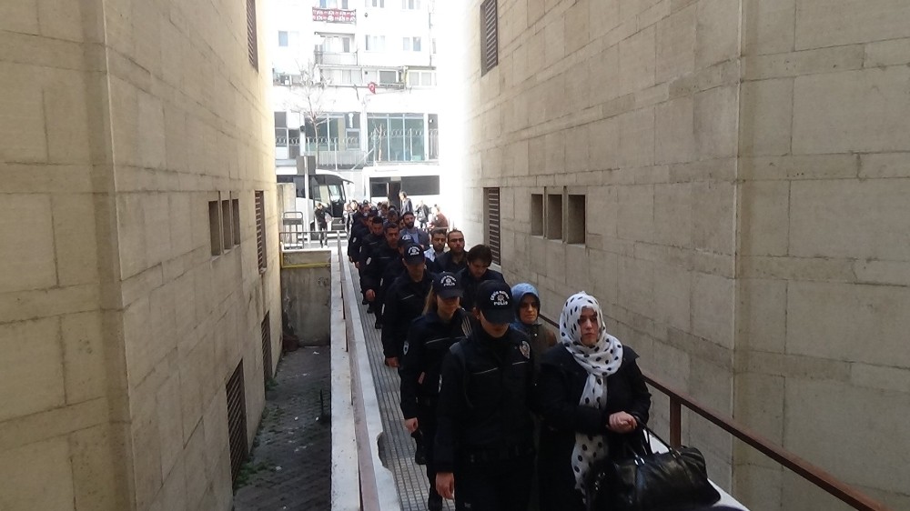 Fetöcü Öğretmenler Adliyeye Sevk Edildi