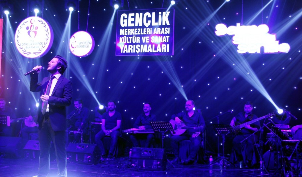 Gençler Buttimde Sahne Alıyor