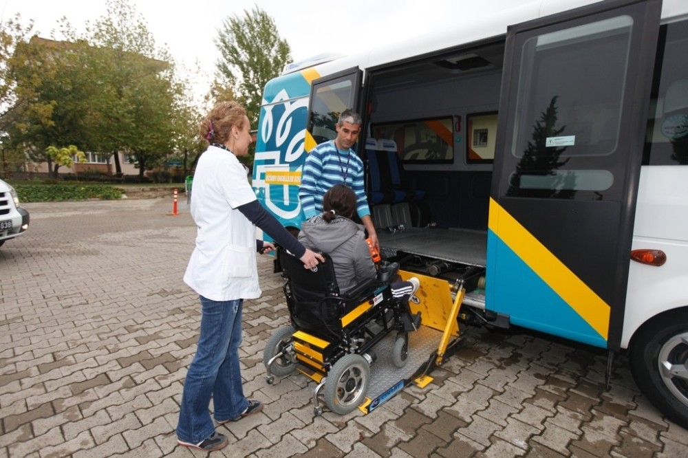 Nilüfer Belediyesinden Seçim Günü Engelsiz Ulaşım