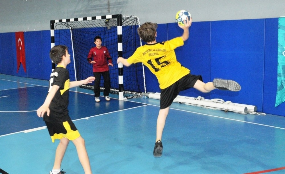 Nilüfer Şehitler Ortaokulunun Şampiyonluk Sevinci