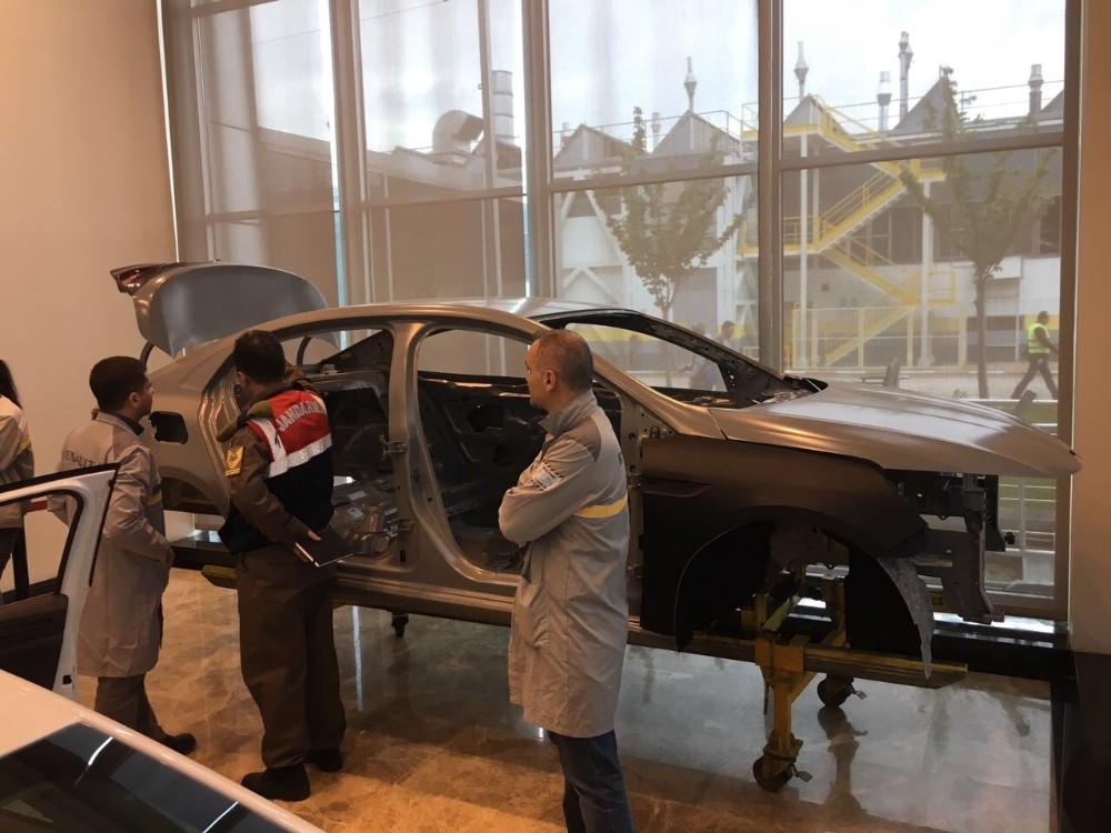 Otomobil Fabrikasında Jandarmaya Uygulamalı Eğitim