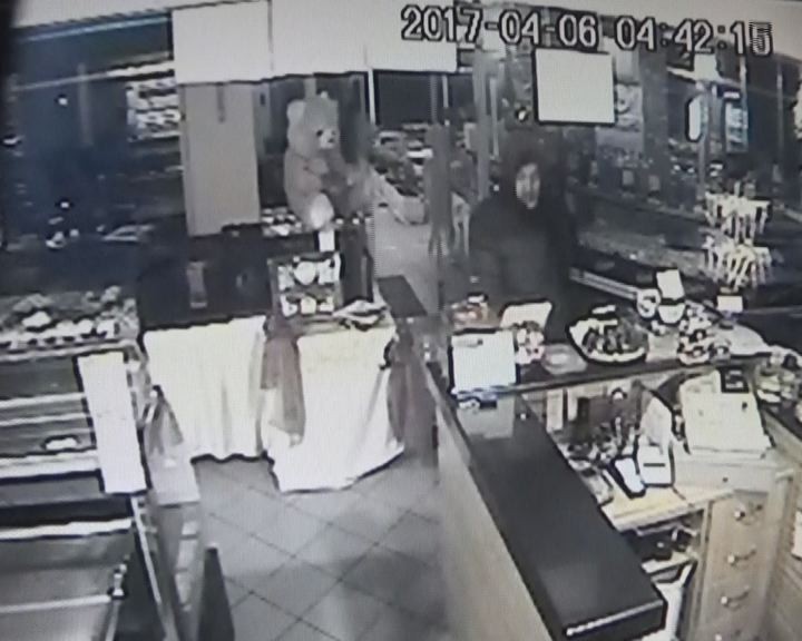 (Özel Haber) Bahşiş Kutusunu Çalarken Kameralara Yakalandı