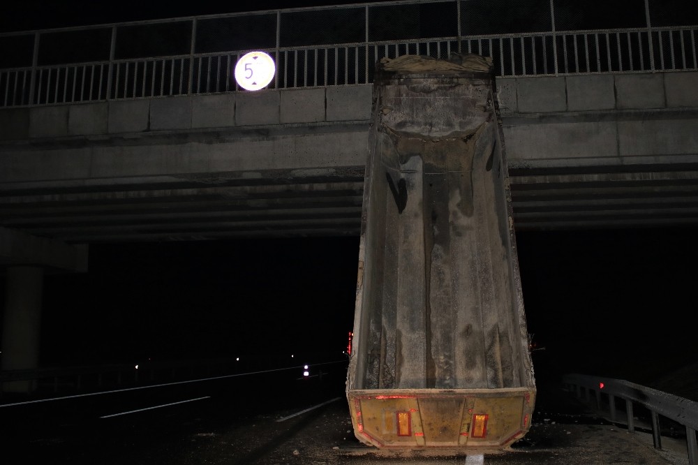 Üstgeçide Çarpan Damperi Açık Tır Faciasında 21 Yıl Hapis Talebi