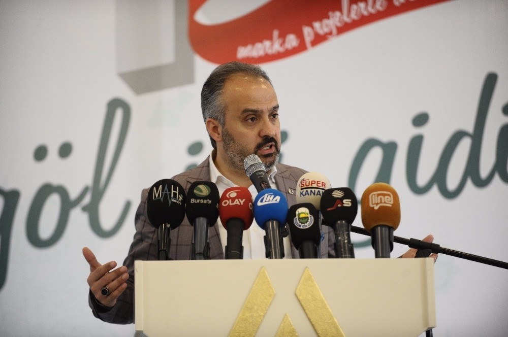 Alinur Aktaş Büyükşehire Göz Kırptı