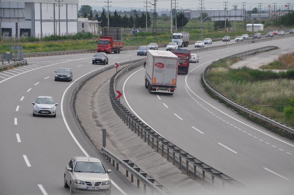 Bursa-İzmir Yolunda 3 Günlük Tatil Yoğunluğu