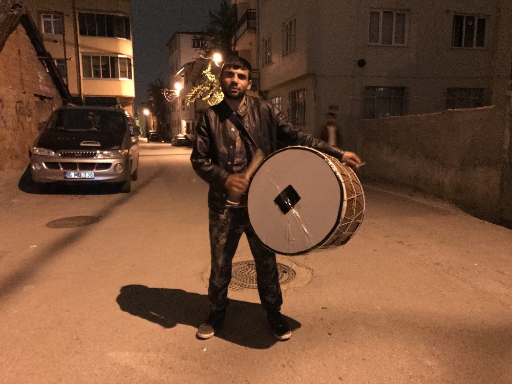 Bursada Davulcular Sahurda İş Başı Yaptı