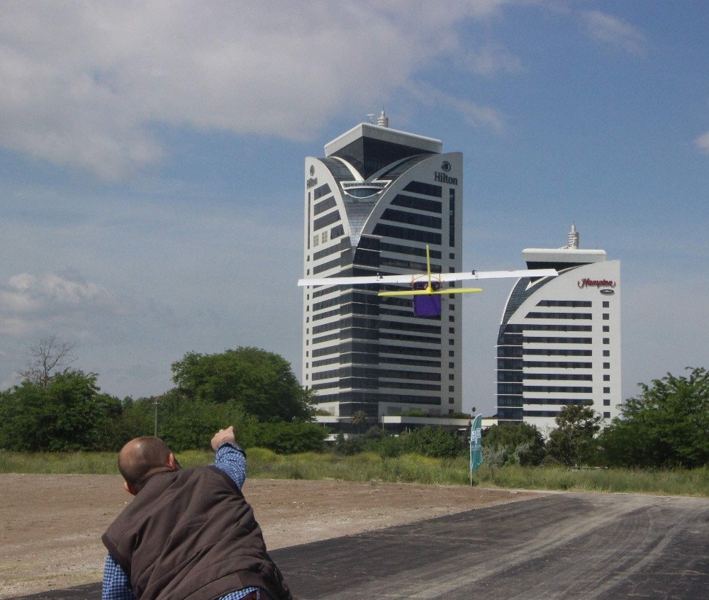 Bursada Liseli Öğrencilerin İmal Ettiği Uçaklar Havada Kapıştı