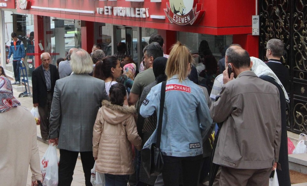 Bursada Ucuz Et İzdihamı