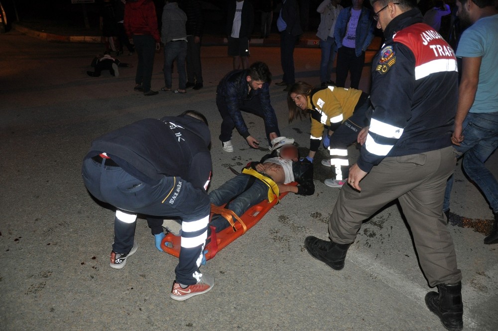 Gençler Ölümden Döndü: 2Si Ağır 3 Yaralı