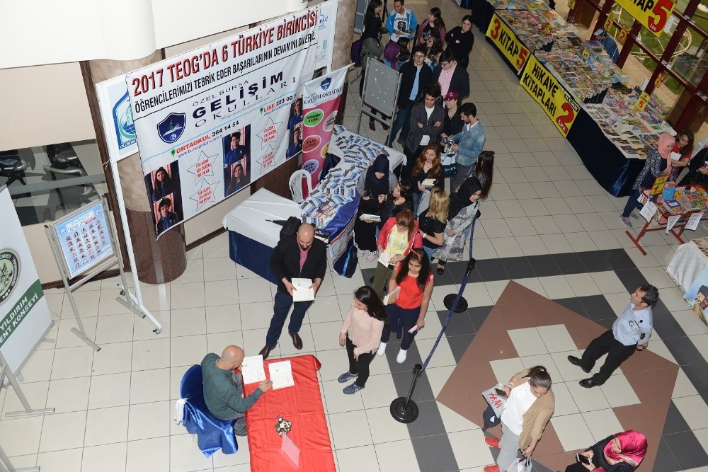 Kahraman Tazeoğlu Yıldırımda Okurlarıyla Buluştu