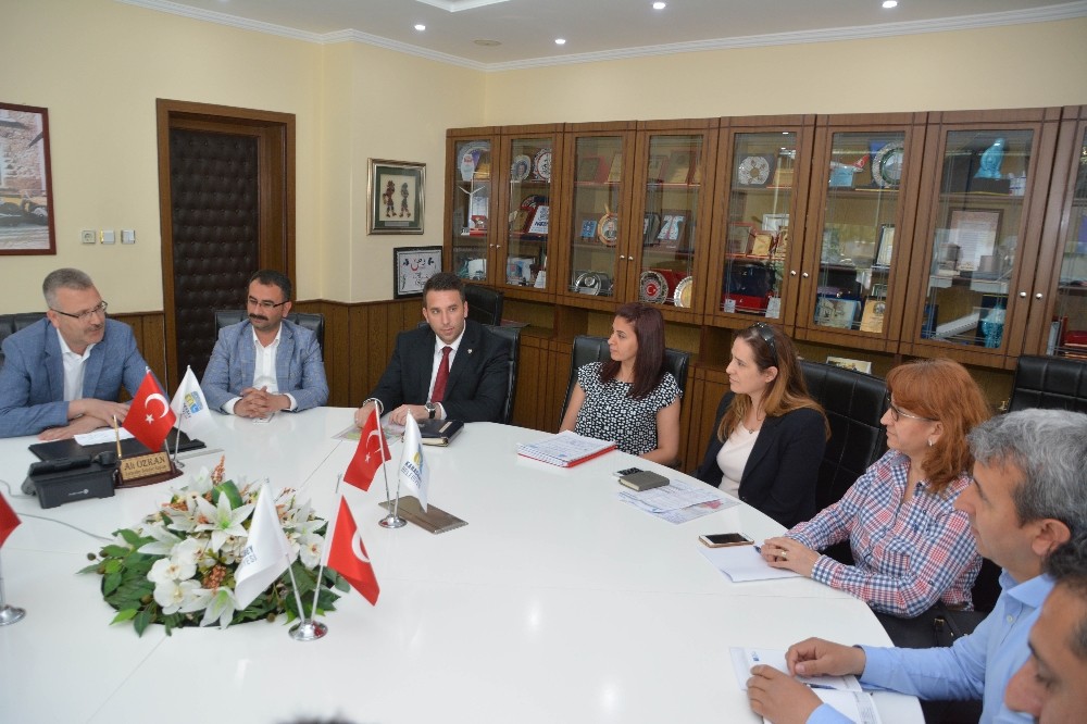 Karacabeyde Altyapı Çalışmaları Sürüyor