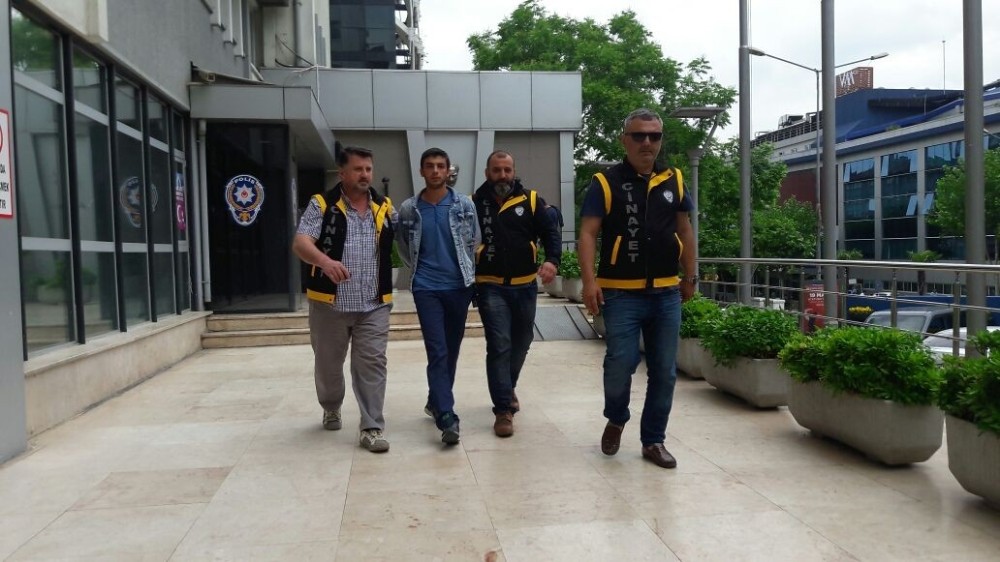 Kick Boks Sporcusunu Tüfekle Vurdu, Bilet Alırken Terminalde Yakalandı