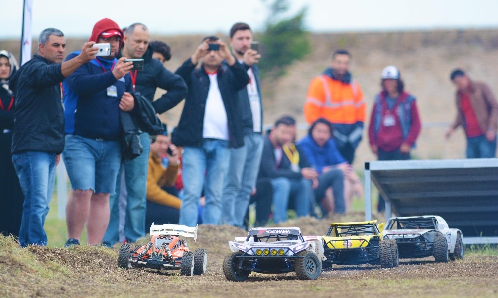 Model Araçlar Pistin Tozunu Attırdı