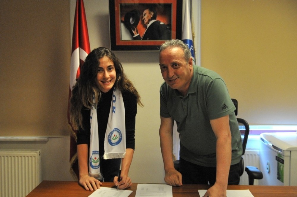 Nilüfer Transfer Hız Kesmiyor