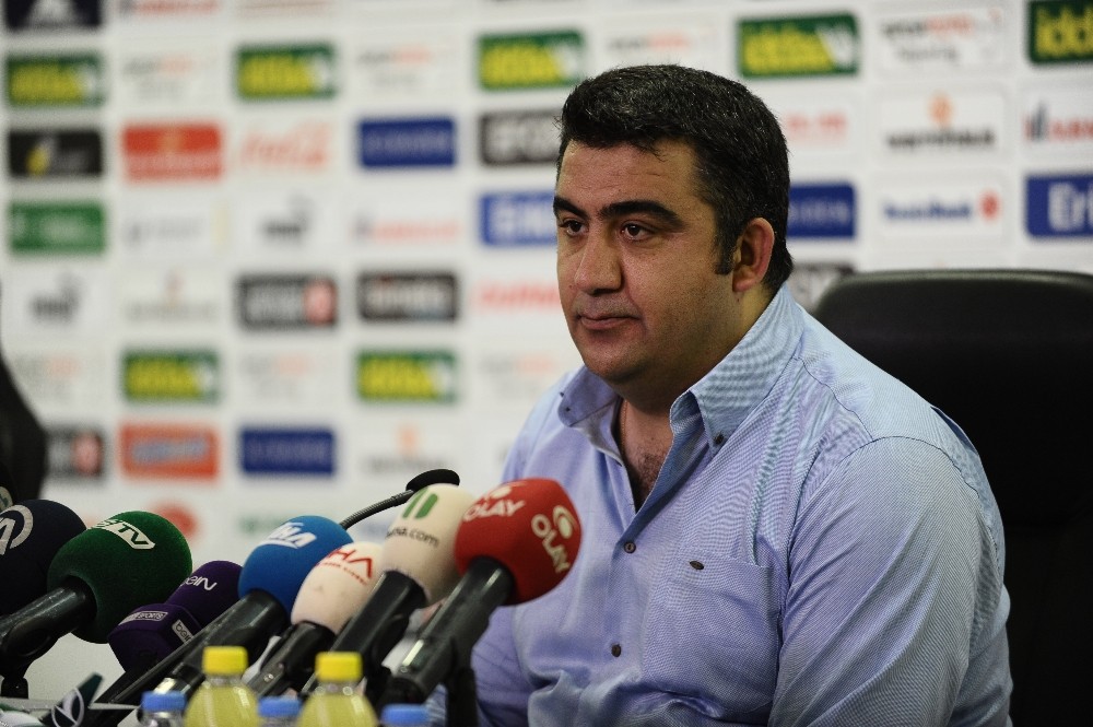 Özat: “Zor Durumlar Bunlar”