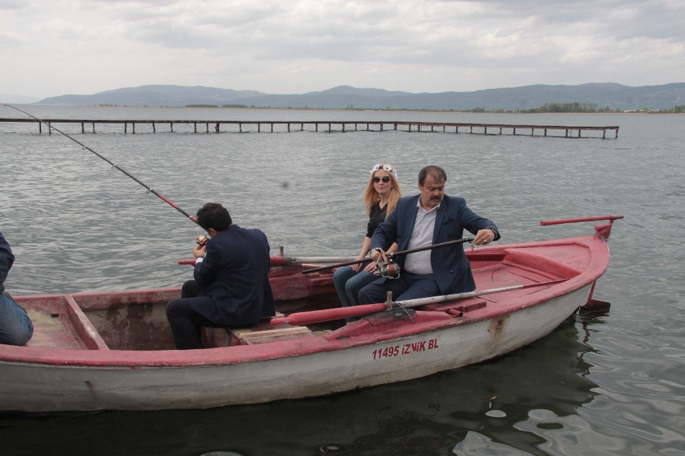 (Özel Haber) Turizmci Balık Avlıyor