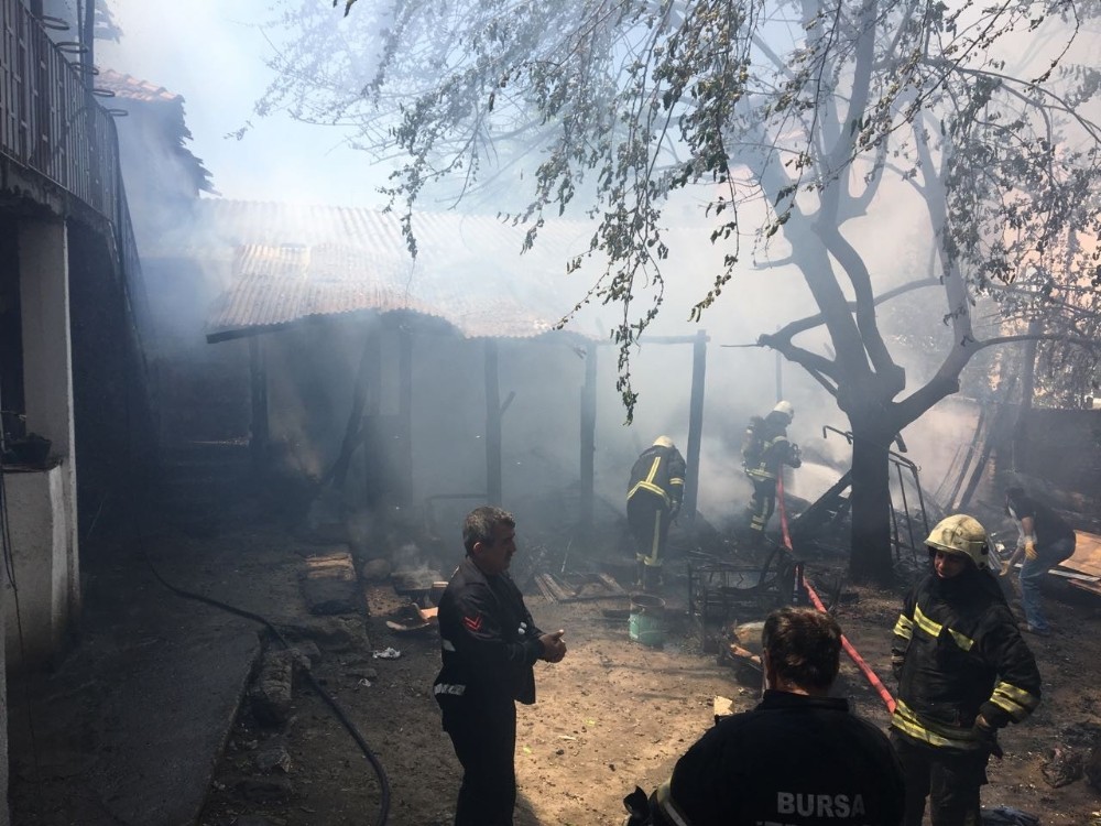 Suriyeli Mültecilerin Kaldığı Evde Korkutan Yangın