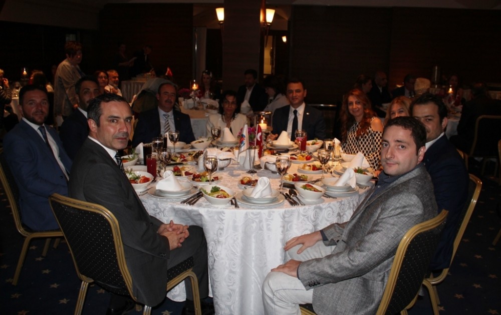 Tasavvufçu Yazar Cemalnur Sargut Bursada İftara Katıldı.