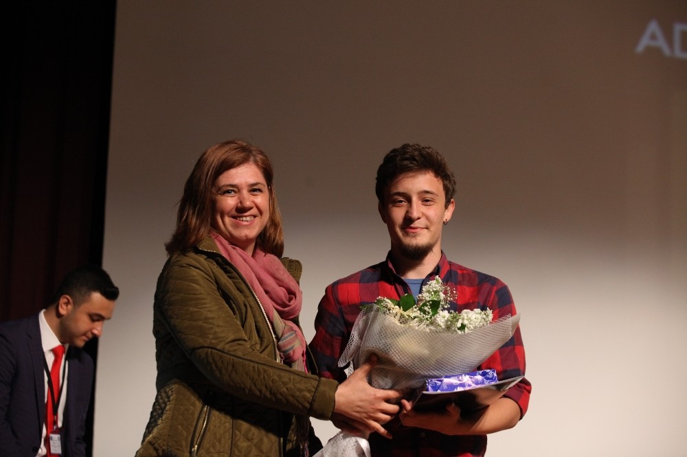 Üniversite Öğrencileri Bursayı Yazdı