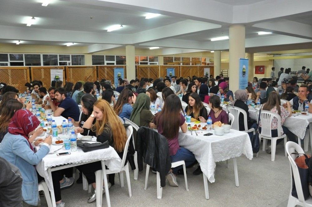 Aktaş Lise Öğrencilerini İftarda Ağırladı