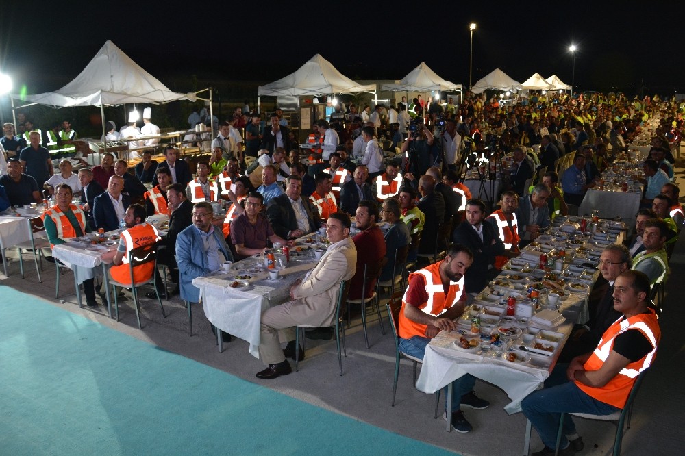 Bakan Müezzinoğlu: Üçüncü Boğaz Köprüsü Gibi Bir Projeyi Ne Almanyada Ne De Avrupada Son 10 Yılda Göremezsiniz