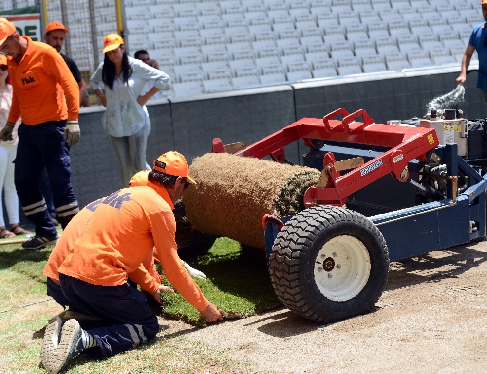Bursa Büyükşehir Stadyumunda Çim Serimine Başlandı