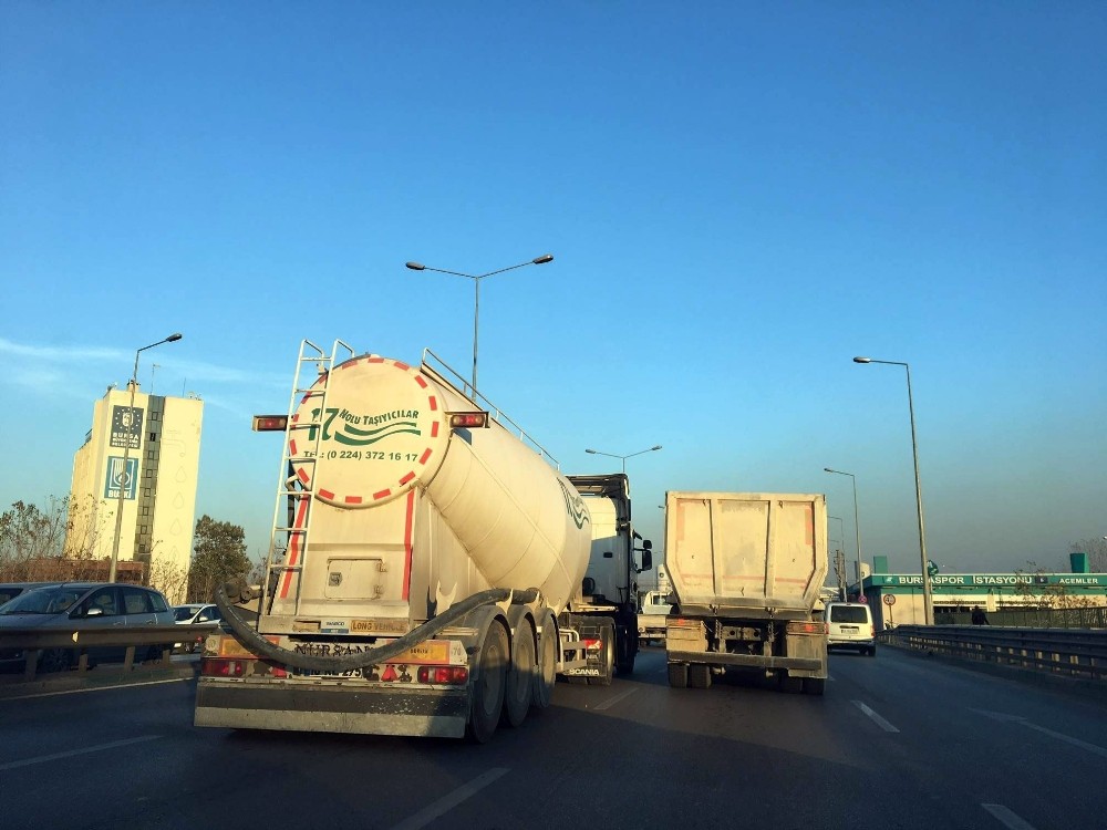 Bursada Yasak Saatlerde Trafiğe Çıkan Tır Ve Kamyon Sürücülerine Ceza Yağdı
