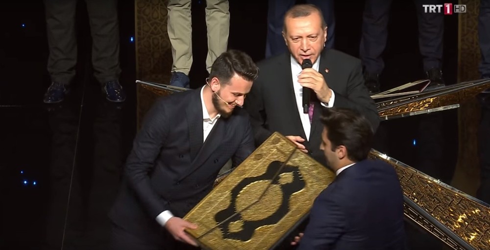 Bursalı Hafız Yarışmada 3. Oldu, Ödülünü Cumhurbaşkanından Aldı
