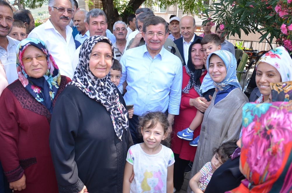 Davutoğlundan Akraba Ziyareti