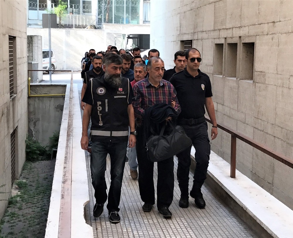 Fetö Mütevelli Heyeti Sorumlusunun Da Aralarında Bulunduğu 15 Kişi Adliyeye Sevk Edildi