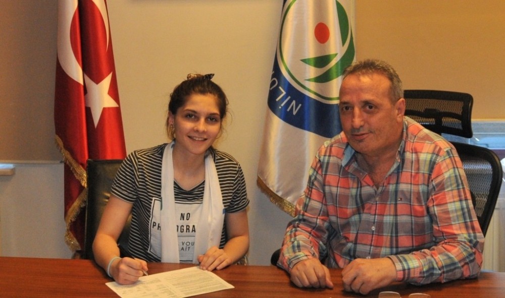 İki Dünya Yıldızı Nilüferde