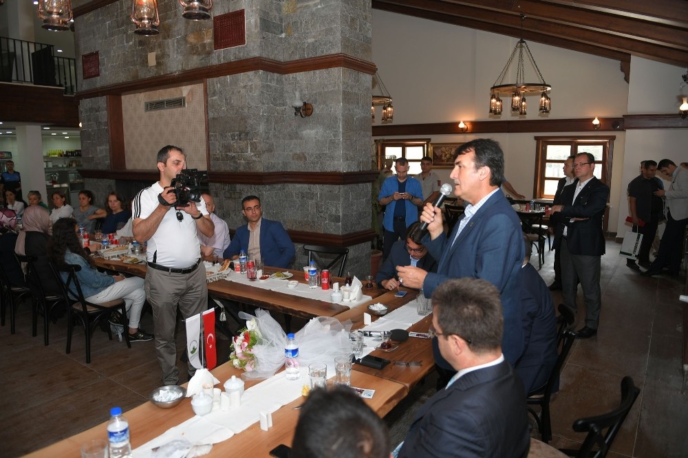 Kaymakam Ünlüye Veda Yemeği