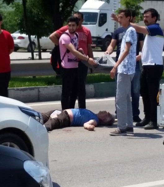 Kırmızı Işıkta Geçtiği İddia Edilen Sürücü Bisiklete Çarptı