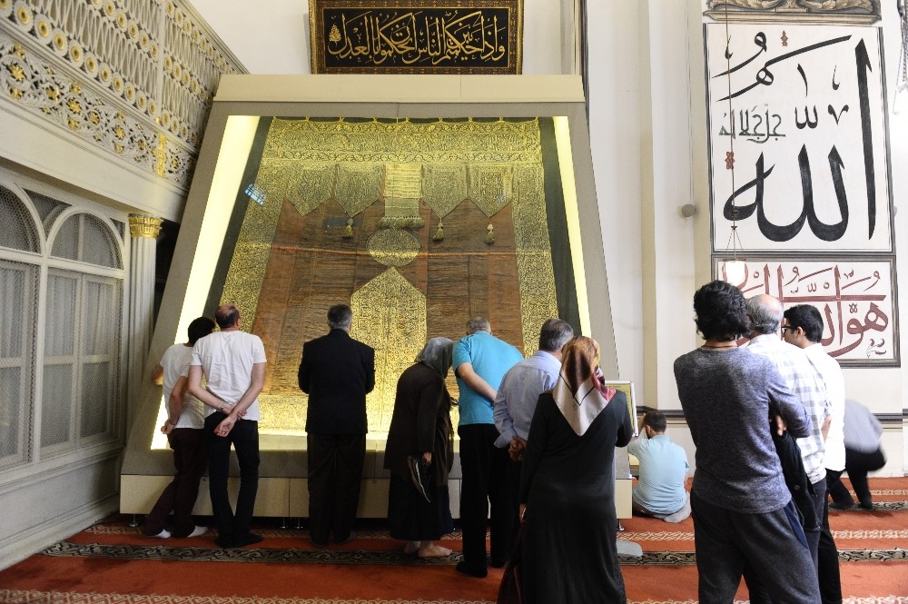 (Özel Haber) 500 Yıllık Kabe-İ Şerif Örtüsü Büyük İlgi Görüyor