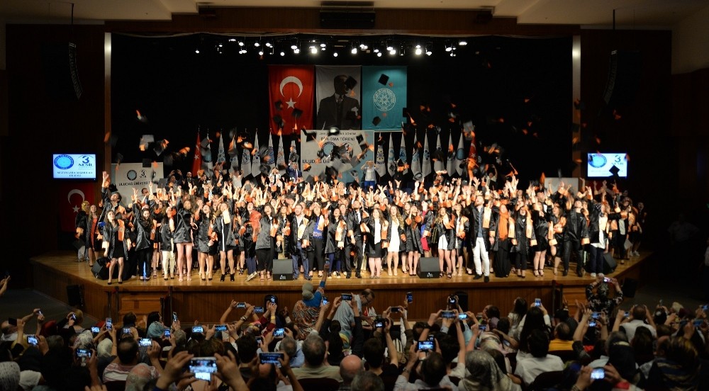 Uludağ Üniversitesinde Mezuniyet Heyecanı