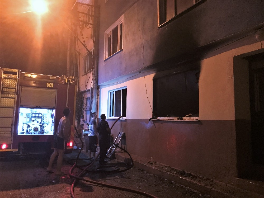 3 Kişiyi Yaralayan Şahsın Evinde Yangın Çıktı