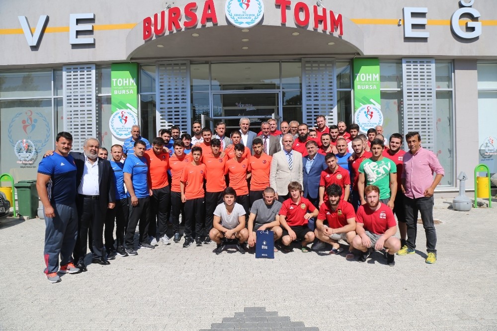 Altepeden Güreş Milli Takımına Moral